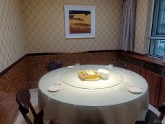 C8014私房菜馆低价转让  昌吉市滨河北路丁香园东区