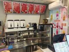 C9723位于昌吉市建国东路与延安南路交叉口营业中奶茶店转让