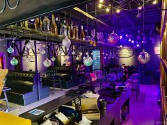 C9731位于昌吉市青年南路华东大厦内店面转让承包均可