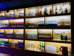 C9731位于昌吉市青年南路华东大厦内店面转让承包均可