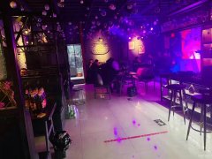 C9731位于昌吉市青年南路华东大厦内店面转让承包均可