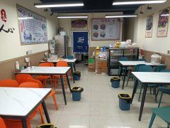 C9760位于昌吉市长宁南路江南小镇东苑临街餐饮店面转让