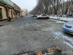 C9761位于昌吉市建国西路国民村镇银行附近临街餐饮店面转让