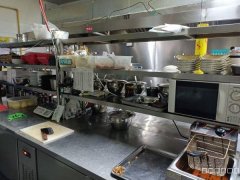 C9761位于昌吉市建国西路国民村镇银行附近临街餐饮店面转让