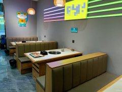 C9761位于昌吉市建国西路国民村镇银行附近临街餐饮店面转让