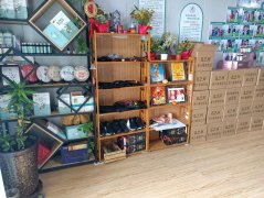 C9807位于昌吉市长宁南路鸿泽大厦经营中美容店转让