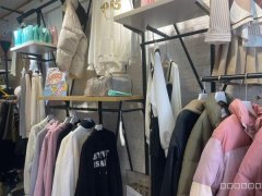 C9835位于亚中商城1大厅时尚服装店转让