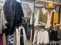 C9835位于亚中商城1大厅时尚服装店转让