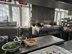 C9837乌鲁木齐公园北街优质店铺转让