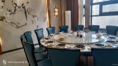 C9846位于昌吉市延安南路天润小区对面临街餐饮店面转让