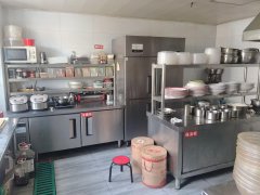 C9855位于昌吉市海棠小镇二期小区门口临街营业中加盟品牌餐