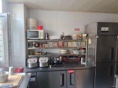 C9855位于昌吉市海棠小镇二期小区门口临街营业中加盟品牌餐