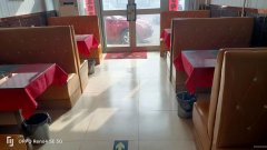 C9854位于昌吉市中山南路金城维也纳东门临街餐饮旺铺转让