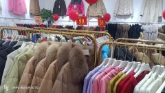 C9872位于昌吉市青年南路元丰农贸西一门女装店转让