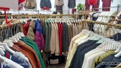 C9872位于昌吉市青年南路元丰农贸西一门女装店转让