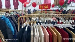 C9872位于昌吉市青年南路元丰农贸西一门女装店转让