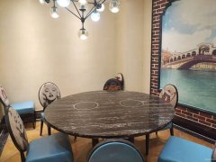 C9874位于昌吉市延安南路天润酒店附近临街二楼商铺出租