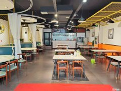 C9874位于昌吉市延安南路天润酒店附近临街二楼商铺出租