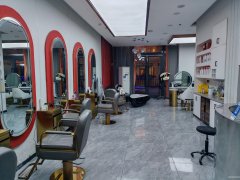 C9889富丽湾广场二楼144平美发会所转让