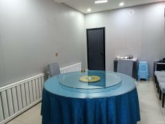 C9949位于昌吉市宁边路与红旗路交汇处临街餐饮旺铺转让