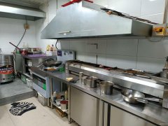 C9949位于昌吉市宁边路与红旗路交汇处临街餐饮旺铺转让