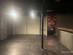 C9981位于昌吉青年南路华东旺铺出租