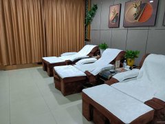 C9985位于昌吉市长宁南路江南小镇东苑临街足疗养生店转让