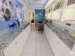 C10006喀什东路富裕新城经营中眼镜店转让