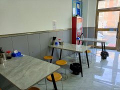 C10033位于昌吉市红旗西路和谐阳光水岸对面临街餐饮店面转