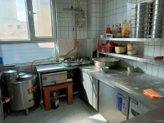 C10033位于昌吉市红旗西路和谐阳光水岸对面临街餐饮店面转