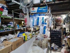 C10133阜康黄金局大门西侧五金店转让