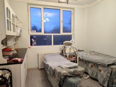 C10147呼图壁老一中南门65平美甲婚纱店转让