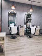 C10159米东区荷兰小镇42平美发店转让