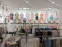 C10167位于昌吉市汇好美购二楼营业中童装店转让