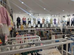 C10167位于昌吉市汇好美购二楼营业中童装店转让