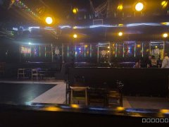 C10197位于乌市卡子湾音乐餐吧转让