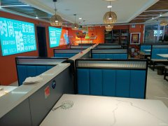 C10202位于五家渠市102团八一路临街餐饮旺铺转让