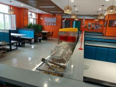 C10202位于五家渠市102团八一路临街餐饮旺铺转让