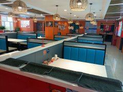 C10202位于五家渠市102团八一路临街餐饮旺铺转让