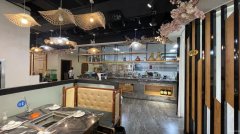 10204位于昌吉市延安南路天润酒店对面临街二楼营业中火