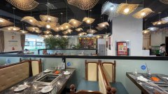 10204位于昌吉市延安南路天润酒店对面临街二楼营业中火