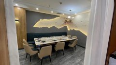 10204位于昌吉市延安南路天润酒店对面临街二楼营业中火