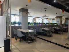 C10242阜康二中对面780平火锅店转让