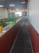 C10290位于准东五彩湾信达彩钢附近临街餐饮店面转让