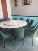 C10290位于准东五彩湾信达彩钢附近临街餐饮店面转让