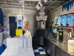 C10297友好商场负一楼美食广场22平饮品店转让