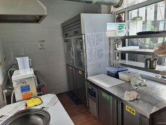 C10302玛纳斯青年路凤凰广场步行街全新店铺转让