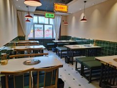 C10302玛纳斯青年路凤凰广场步行街全新店铺转让