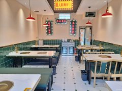 C10302玛纳斯青年路凤凰广场步行街全新店铺转让