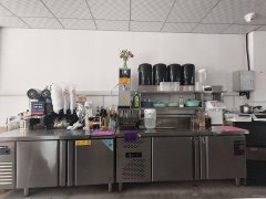 C10320乌鲁木齐县青格达湖乡安青北路三元店转让